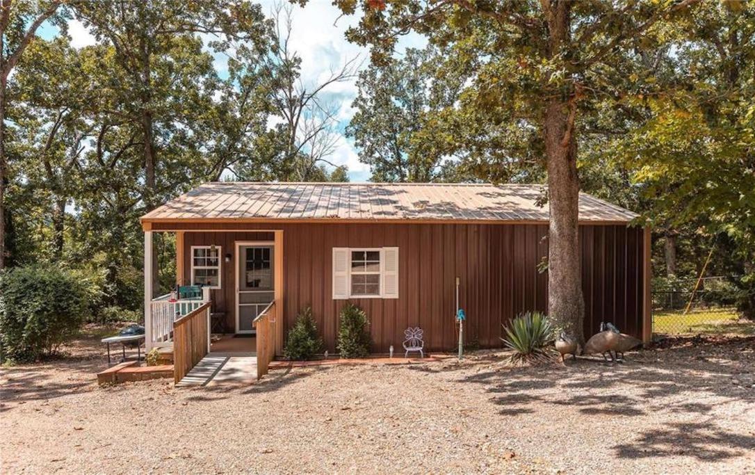 Dragonfly Meadows Guesthouse Stoutland Bagian luar foto