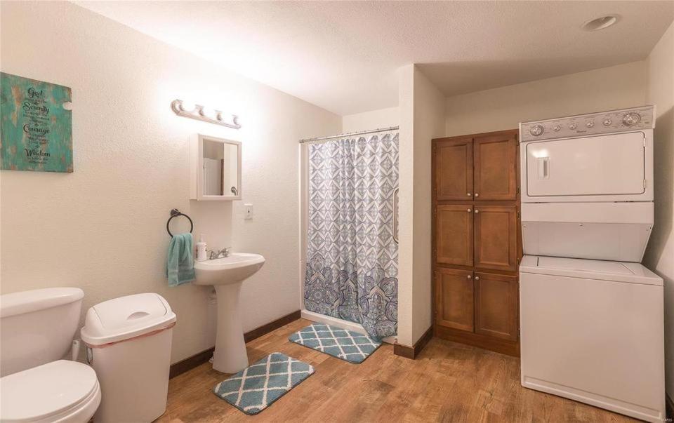 Dragonfly Meadows Guesthouse Stoutland Bagian luar foto