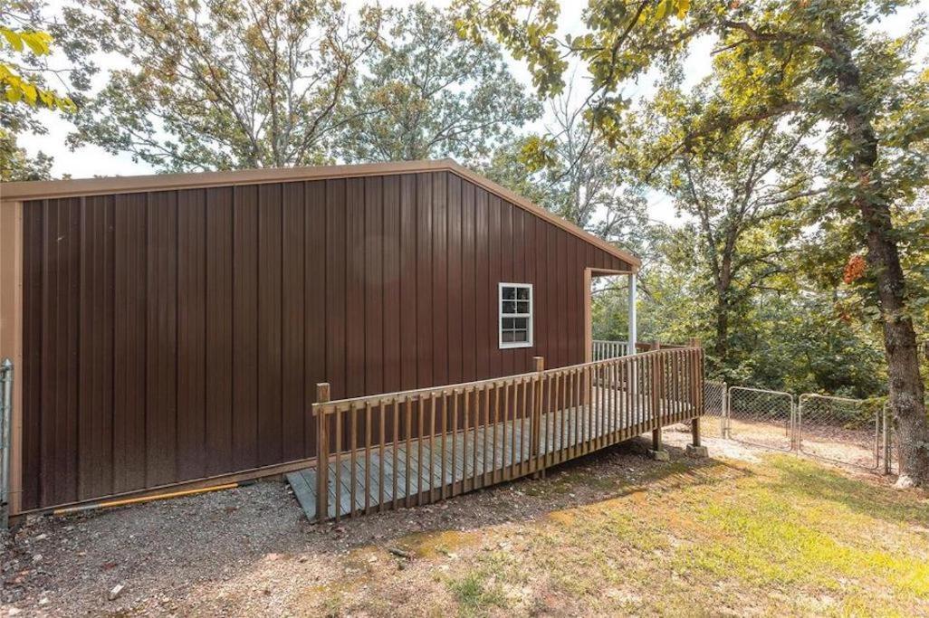 Dragonfly Meadows Guesthouse Stoutland Bagian luar foto